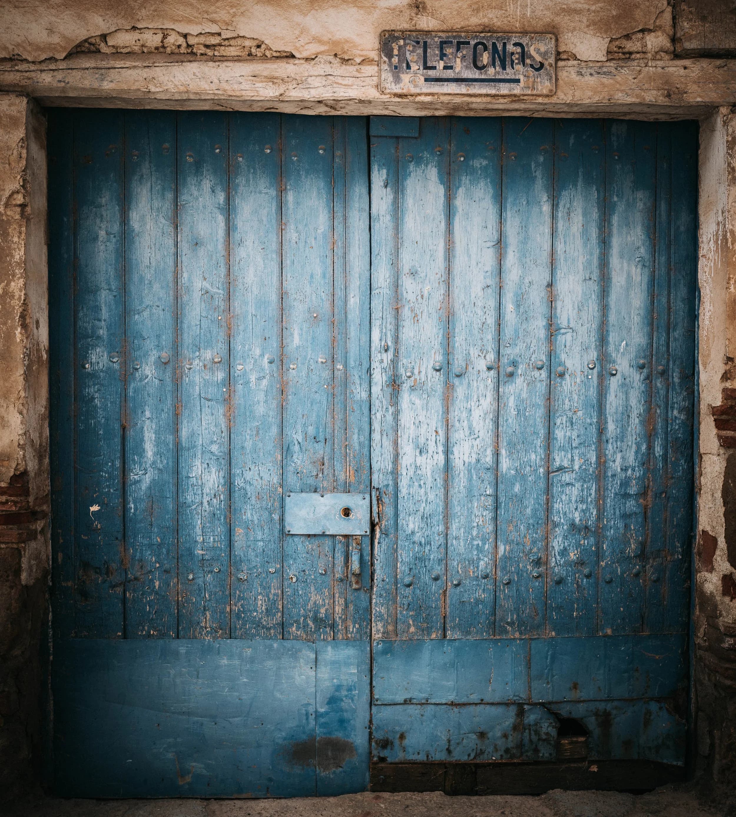 the morning I walked out of Burgos in the dark: what leaving before dawn teaches you about trust